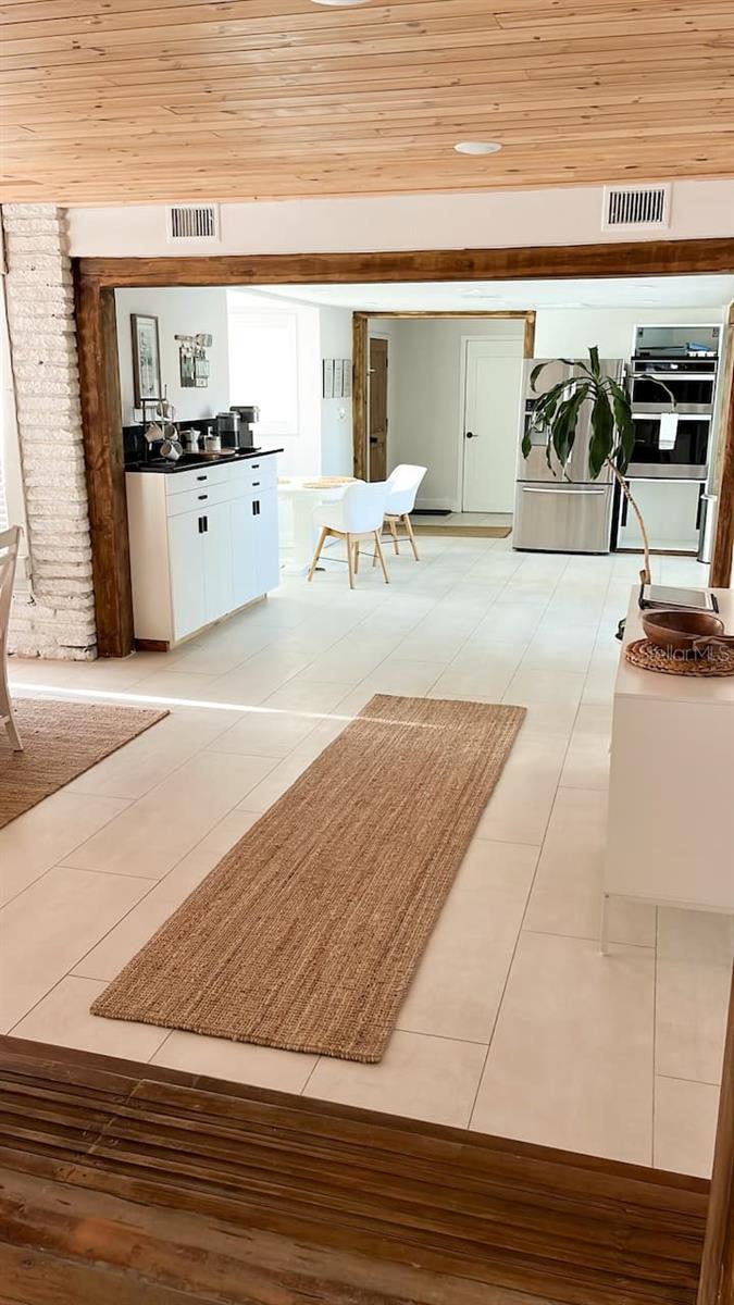 TROPICAL SHORES - Residential