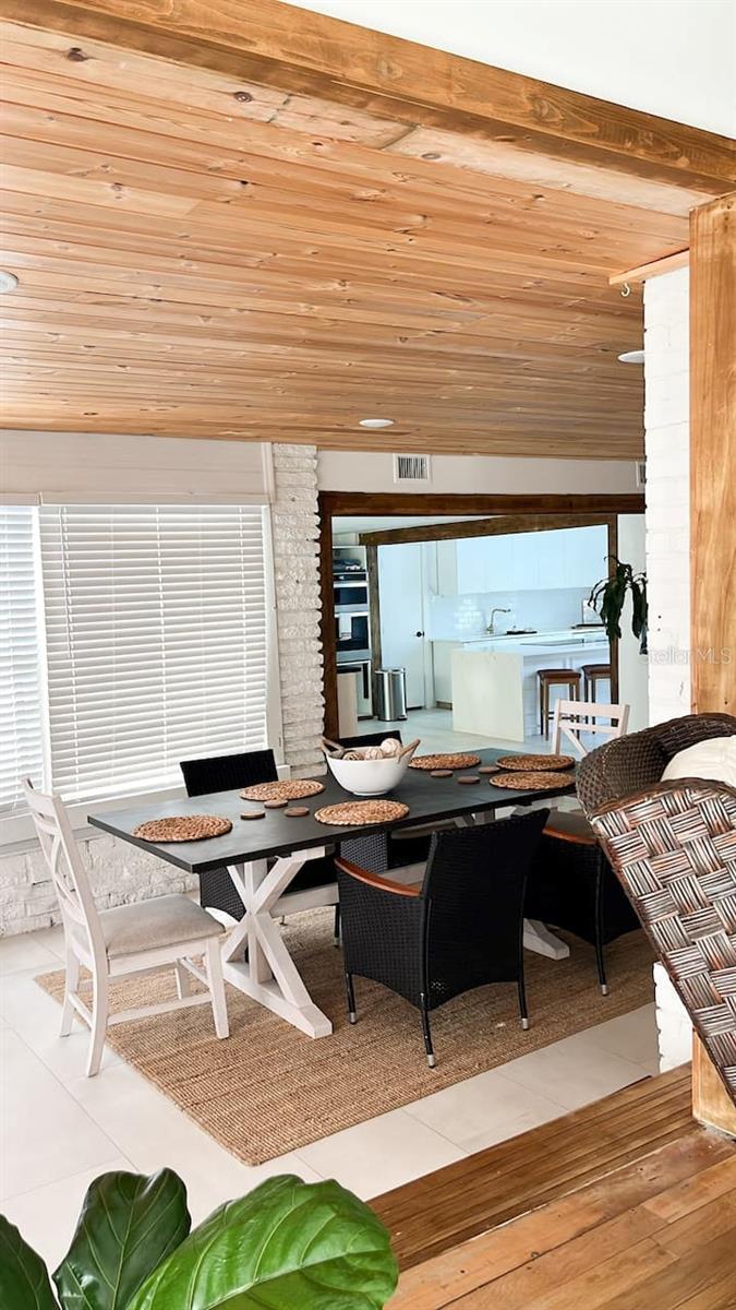 TROPICAL SHORES - Residential