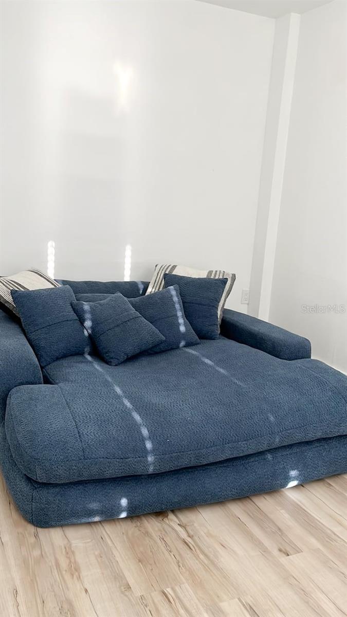 TROPICAL SHORES - Residential