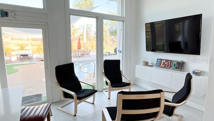 TROPICAL SHORES - Residential