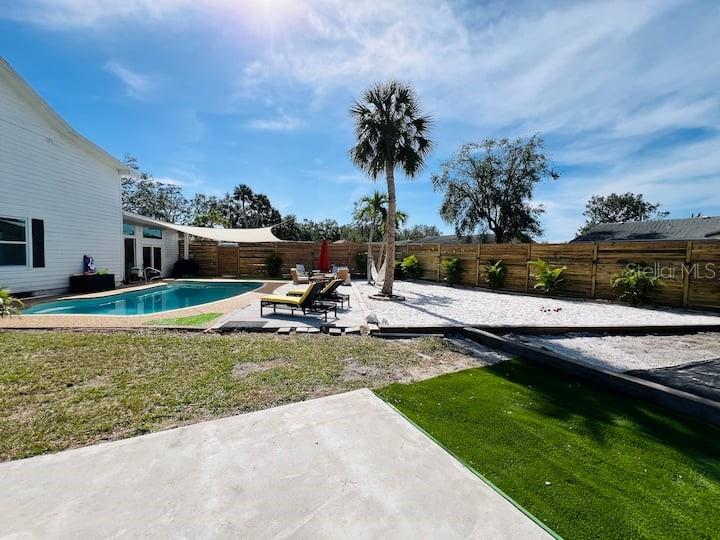 TROPICAL SHORES - Residential