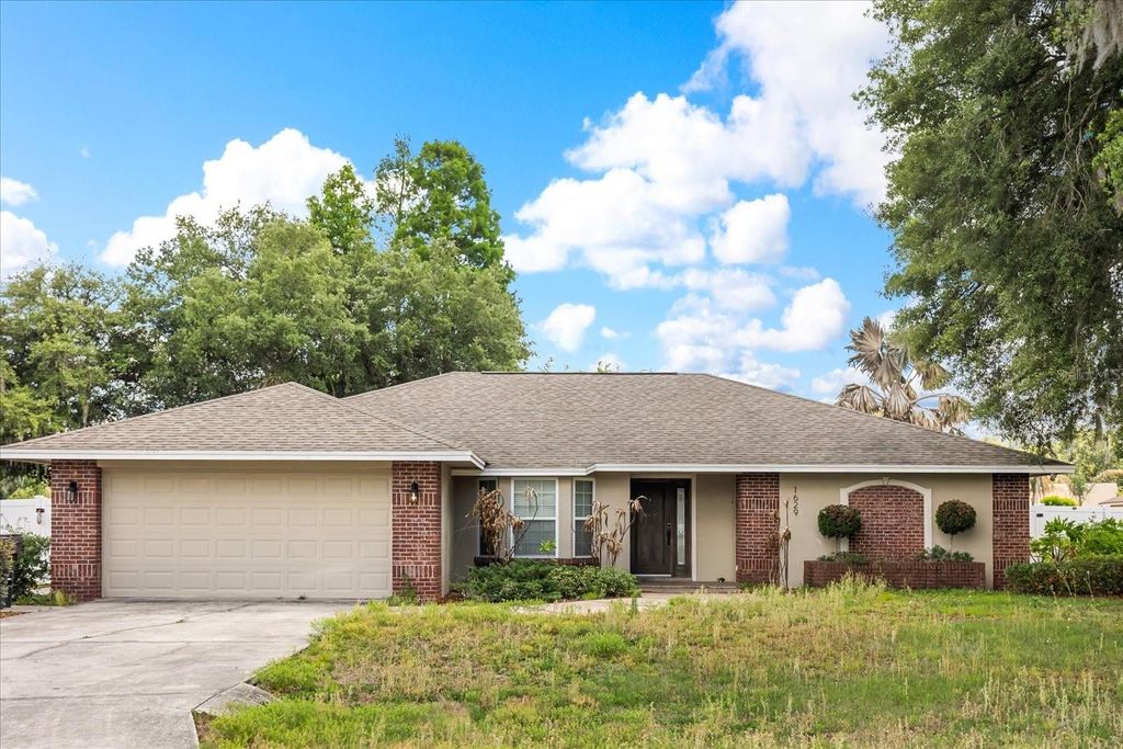 Photo of 1629 Yeomans Path, Lakeland, FL 33809 (MLS # G5111817)