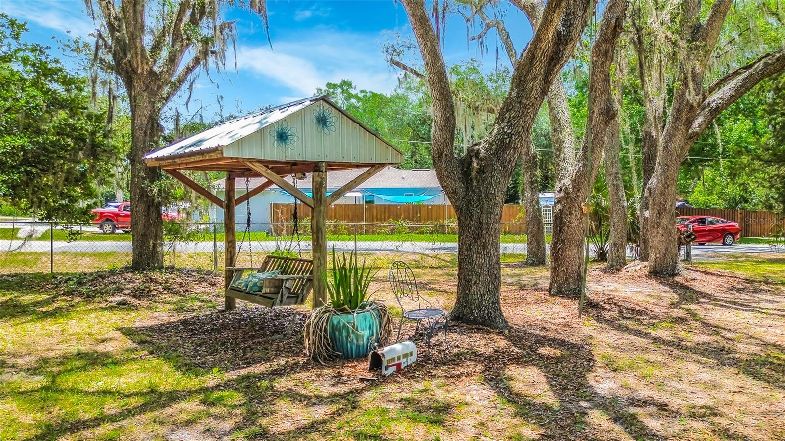 RIVER RETREATS - Residential