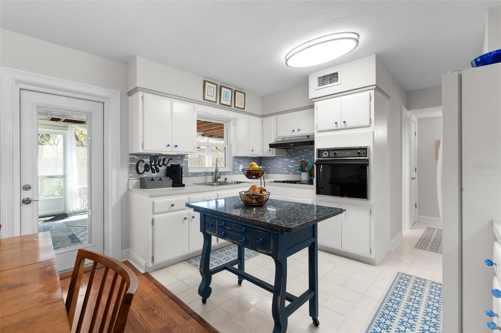 OAK LAKE ESTATES - Residential