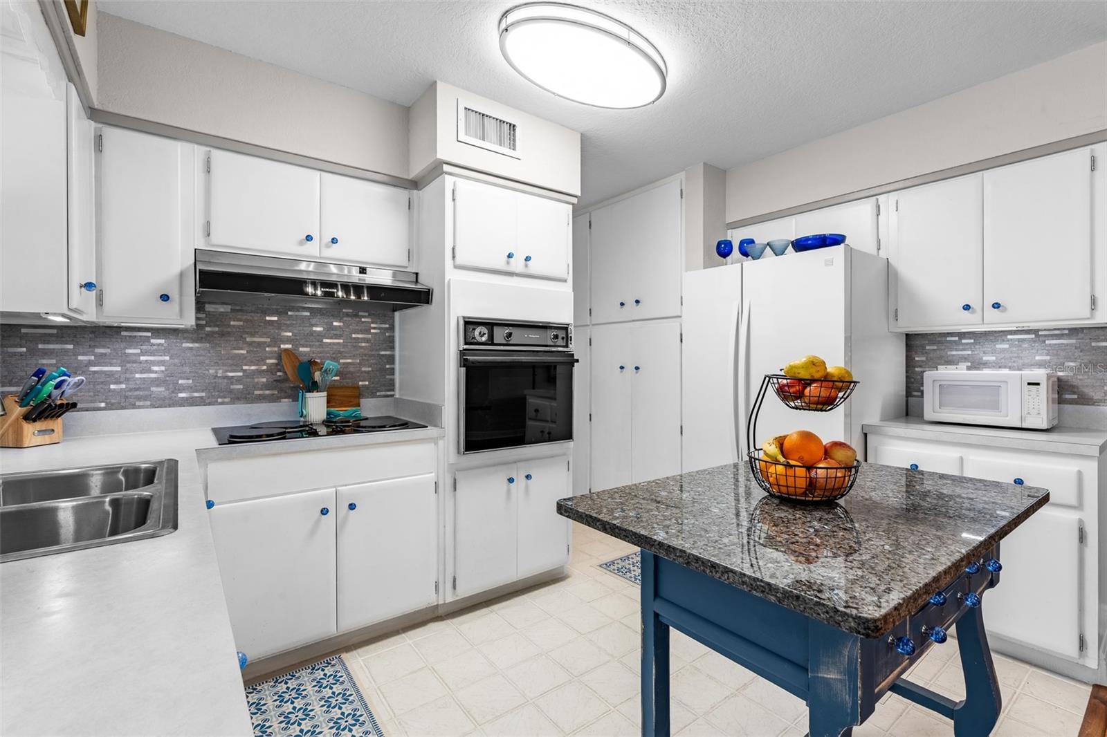 OAK LAKE ESTATES - Residential