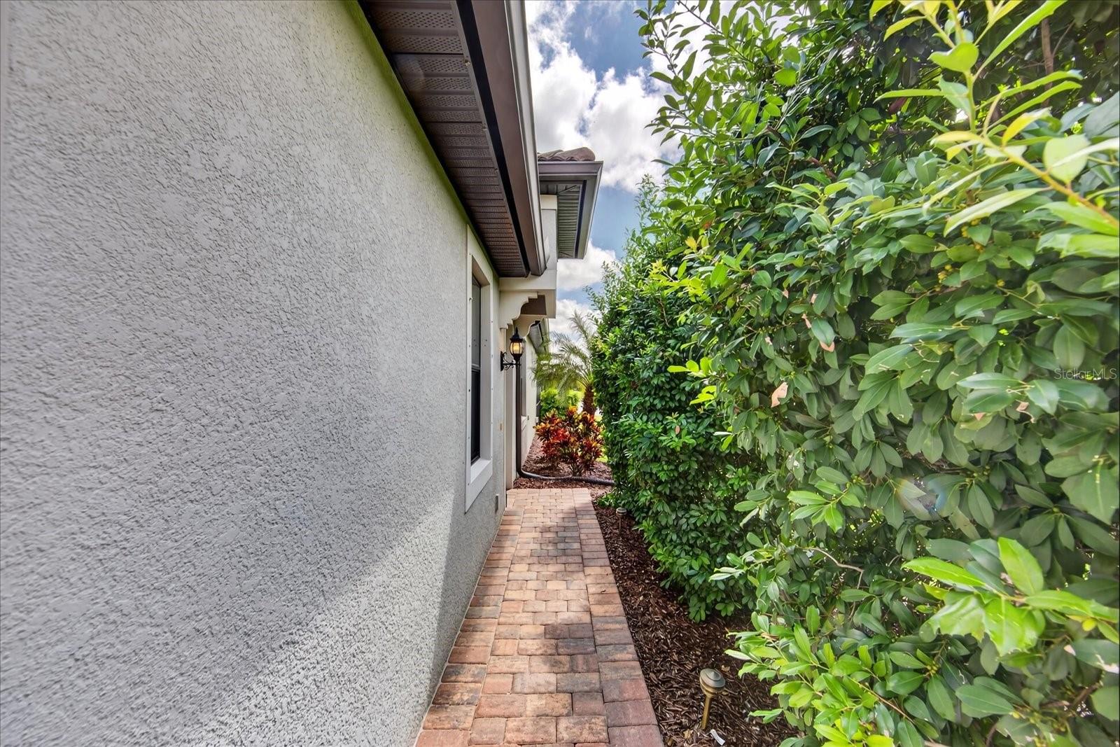 6927 HOLBROOK COVE