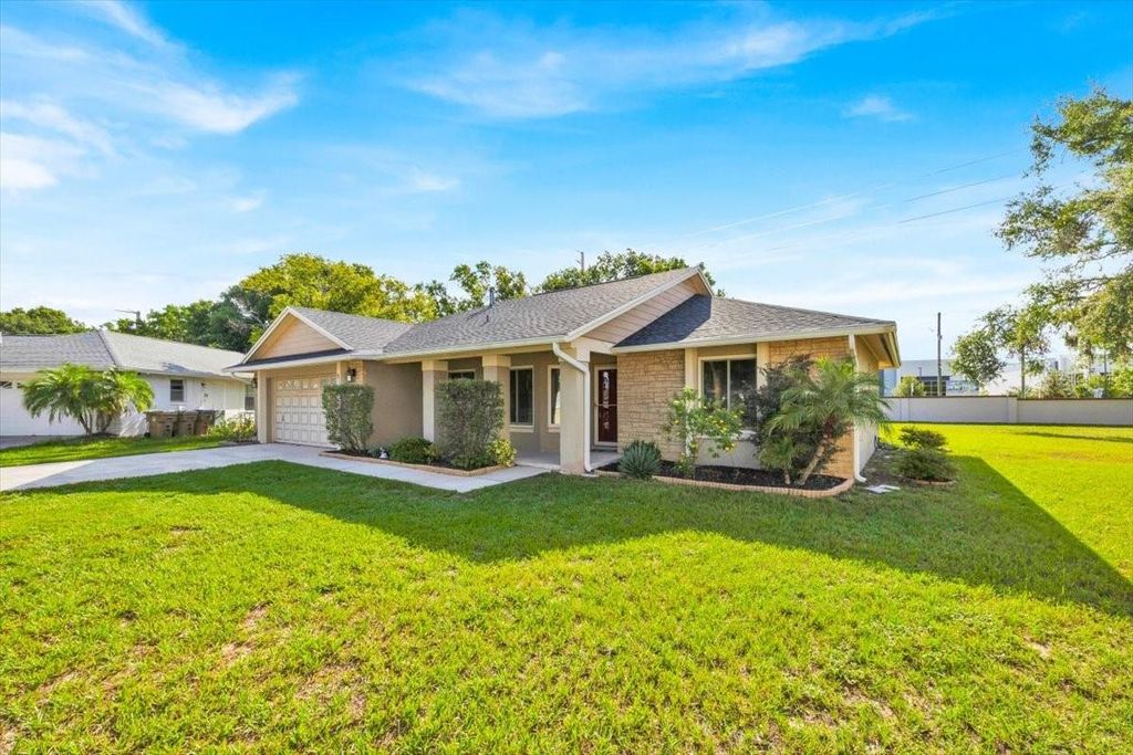 Photo of 910 N Amy Ridge Court, Kissimmee, FL 34747 (MLS # S5148198)