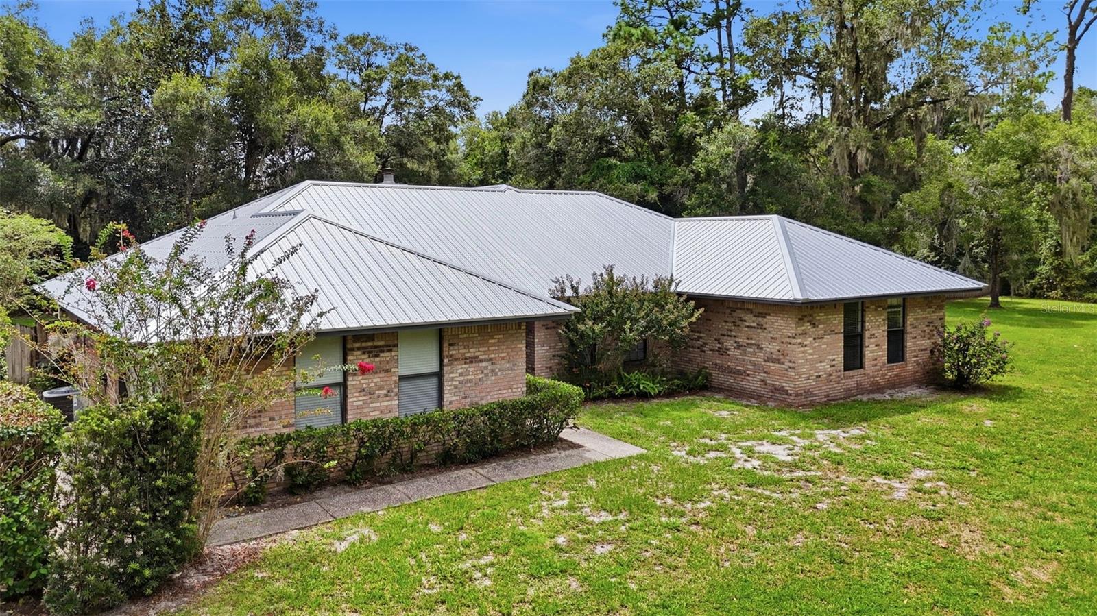 1530 W BERESFORD ROAD