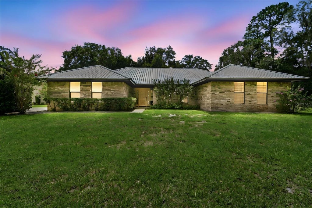 Photo of 1530 W Beresford Road, Deland, FL 32720 (MLS # V4951112)
