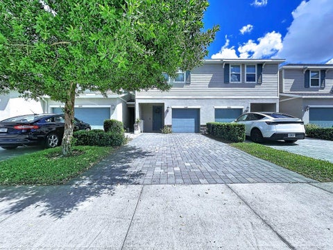 15107 Abby Birch Place, Tampa, FL 33613