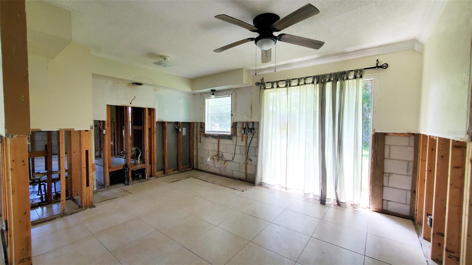SUNNYLAND PARK 02 BLK 17 KINGSTON - Residential