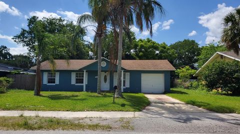 Photo of 963 Madison Avenue, Daytona Beach, FL 32114 (MLS # V4948930)