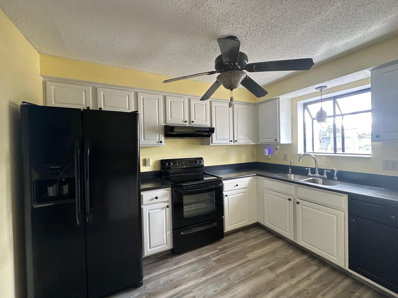 SWEETWATER TWNHM CONDO PH3 - Residential