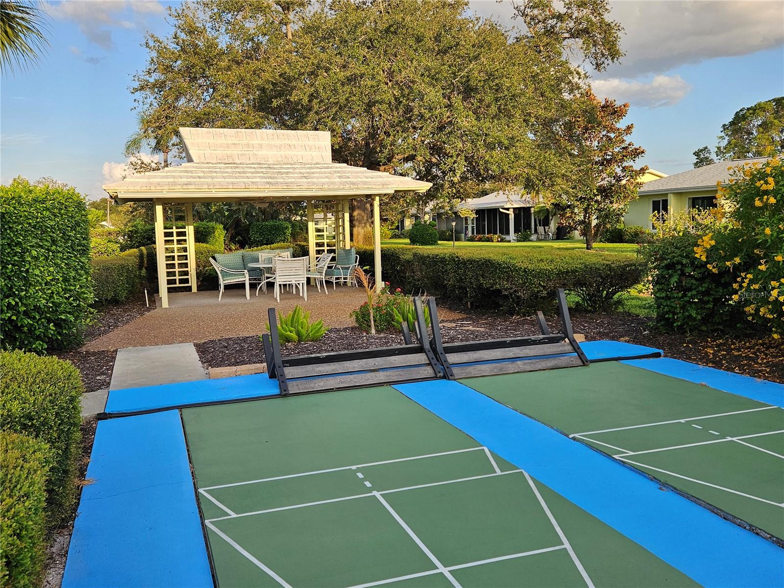 VILLAGE GREEN OF BRADENTON SEC 4 - Residential