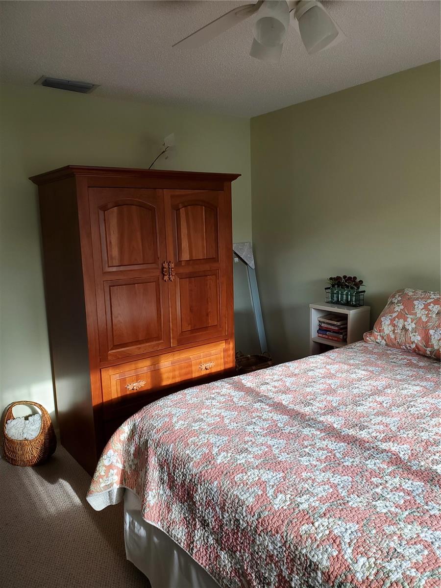 VILLAGE GREEN OF BRADENTON SEC 4 - Residential