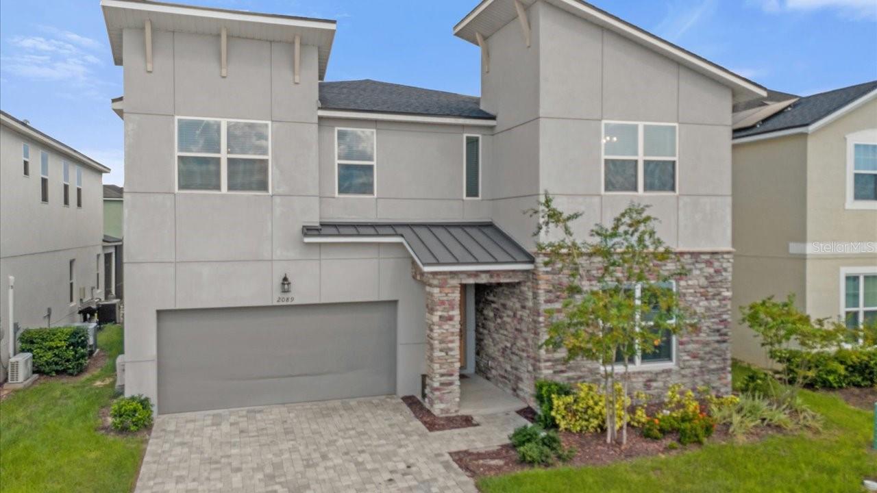 2089 TROPICAL PALMS CIRCLE
