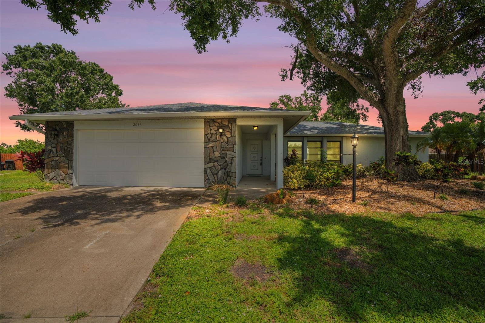 2044 COUNTRY MEADOWS LANE