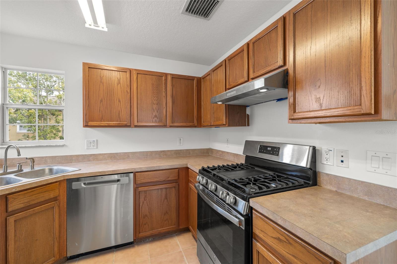 FISHHAWK RANCH TOWNCENTER PH 2B - Residential