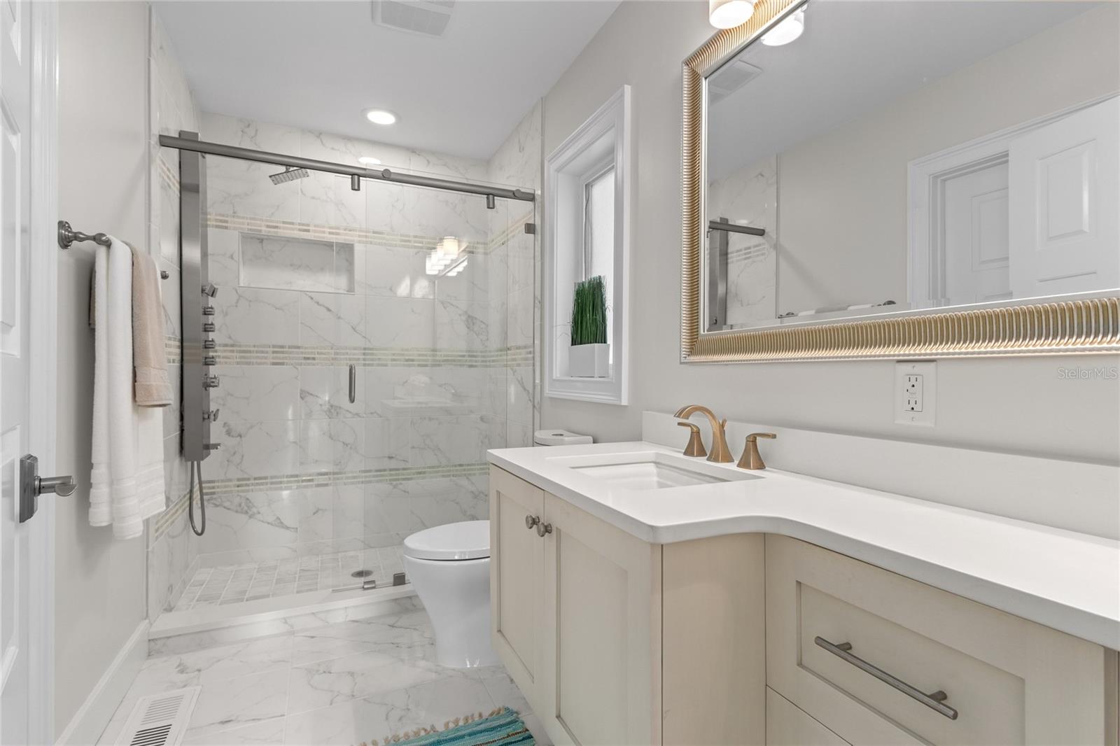 BAY ISLES - Residential