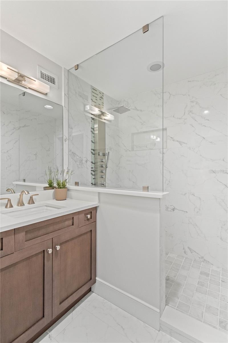 BAY ISLES - Residential