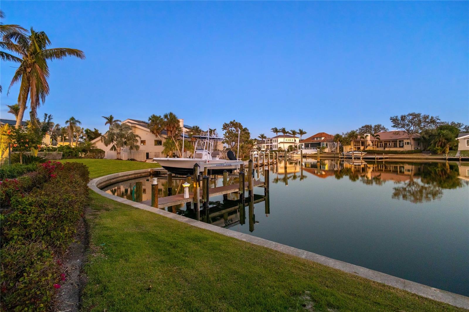 BAY ISLES - Residential
