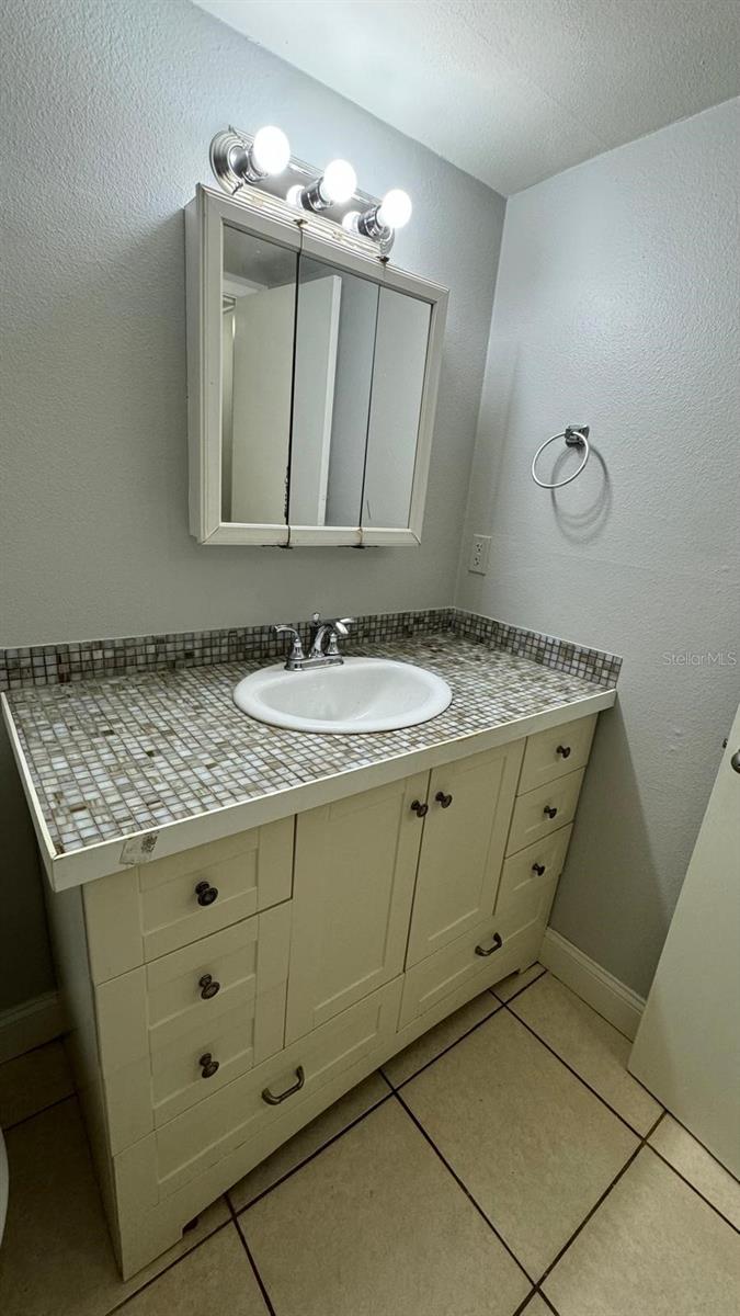 SANDY COVE - Residential Lease