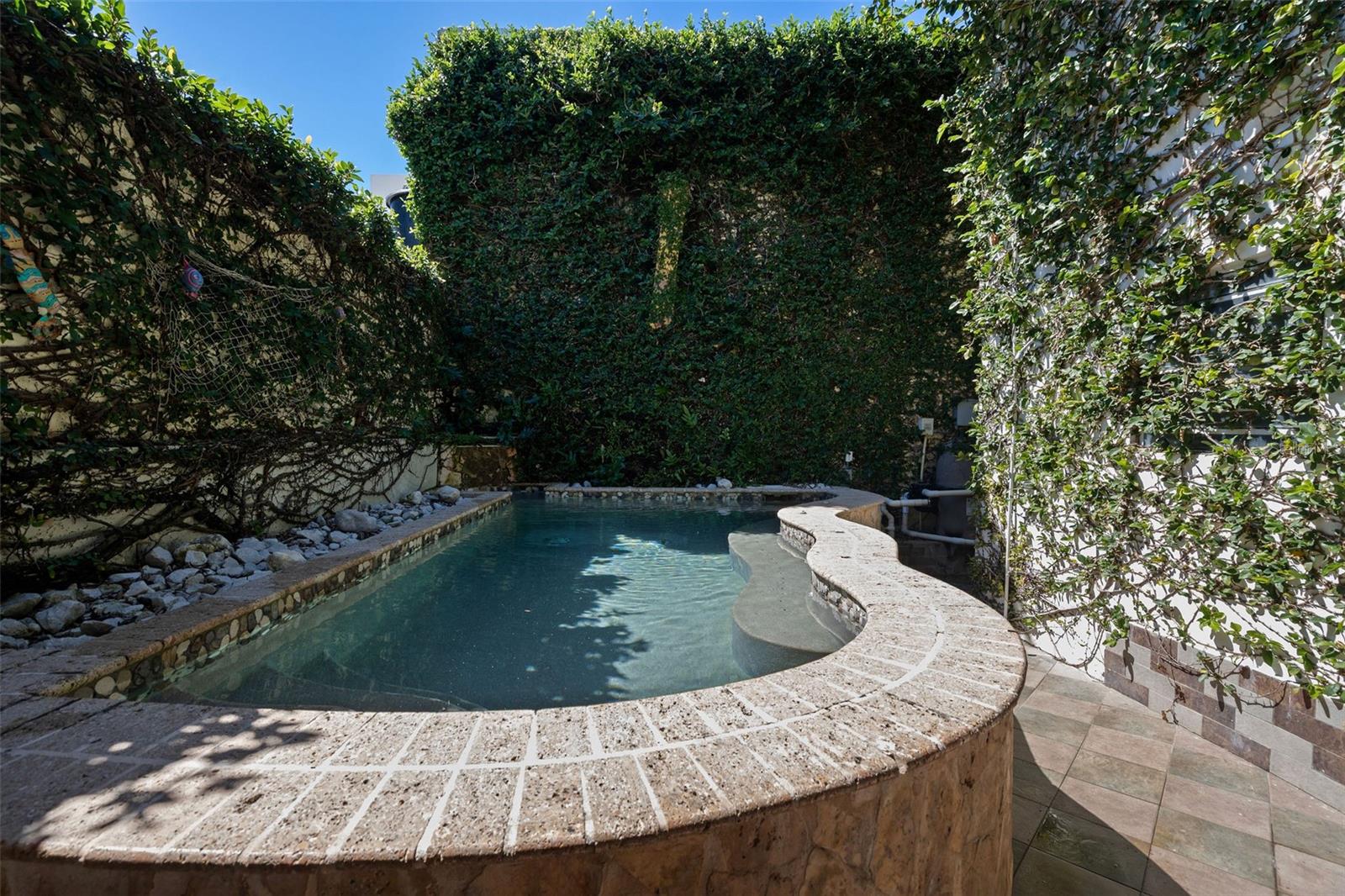 OCEAN PARK - Residential Income