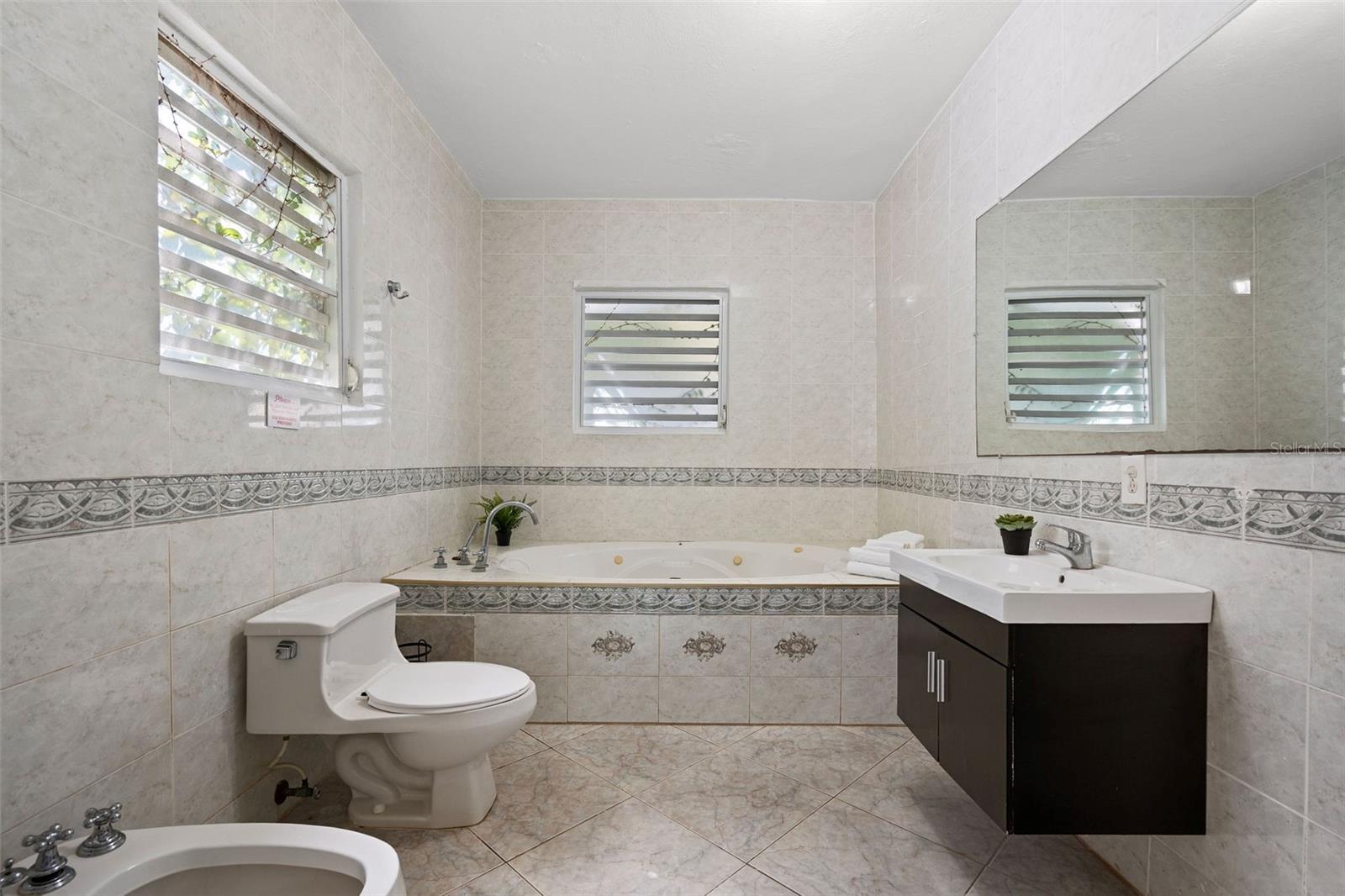 OCEAN PARK - Residential Income