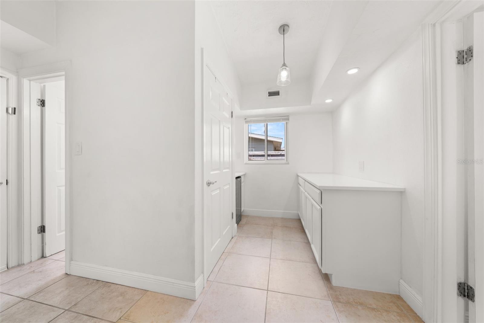 SOUTH GATE MANOR - Residential