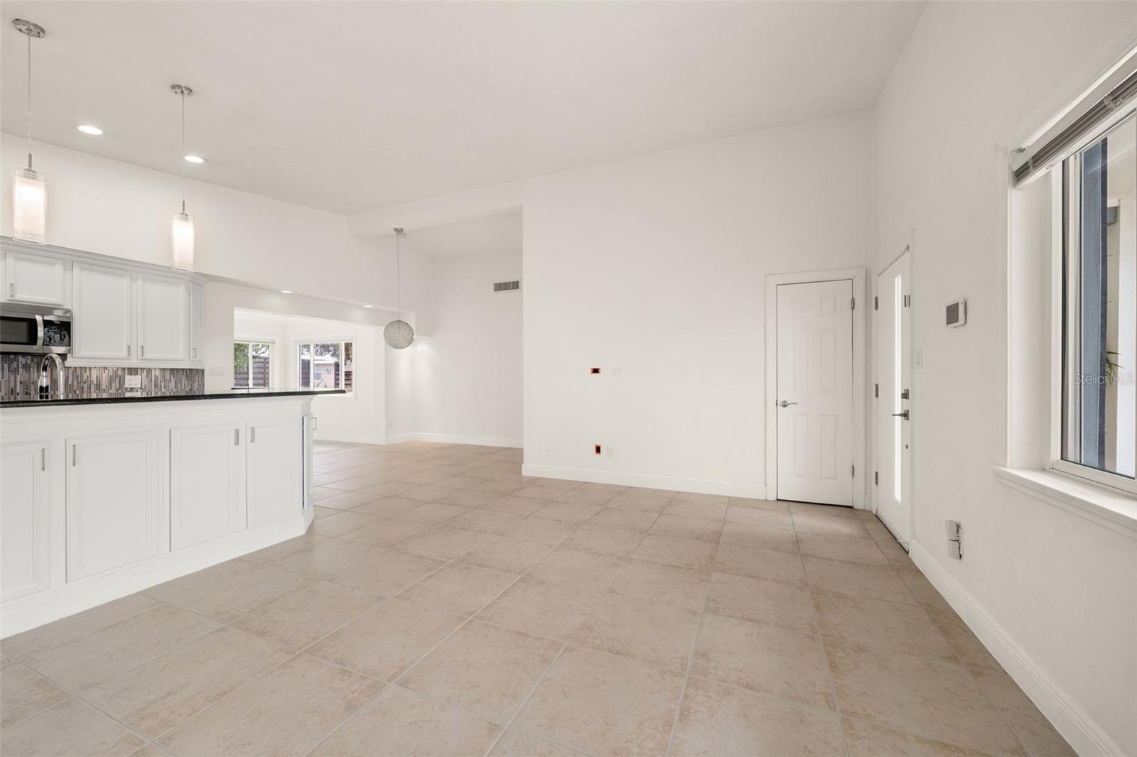 SOUTH GATE MANOR - Residential
