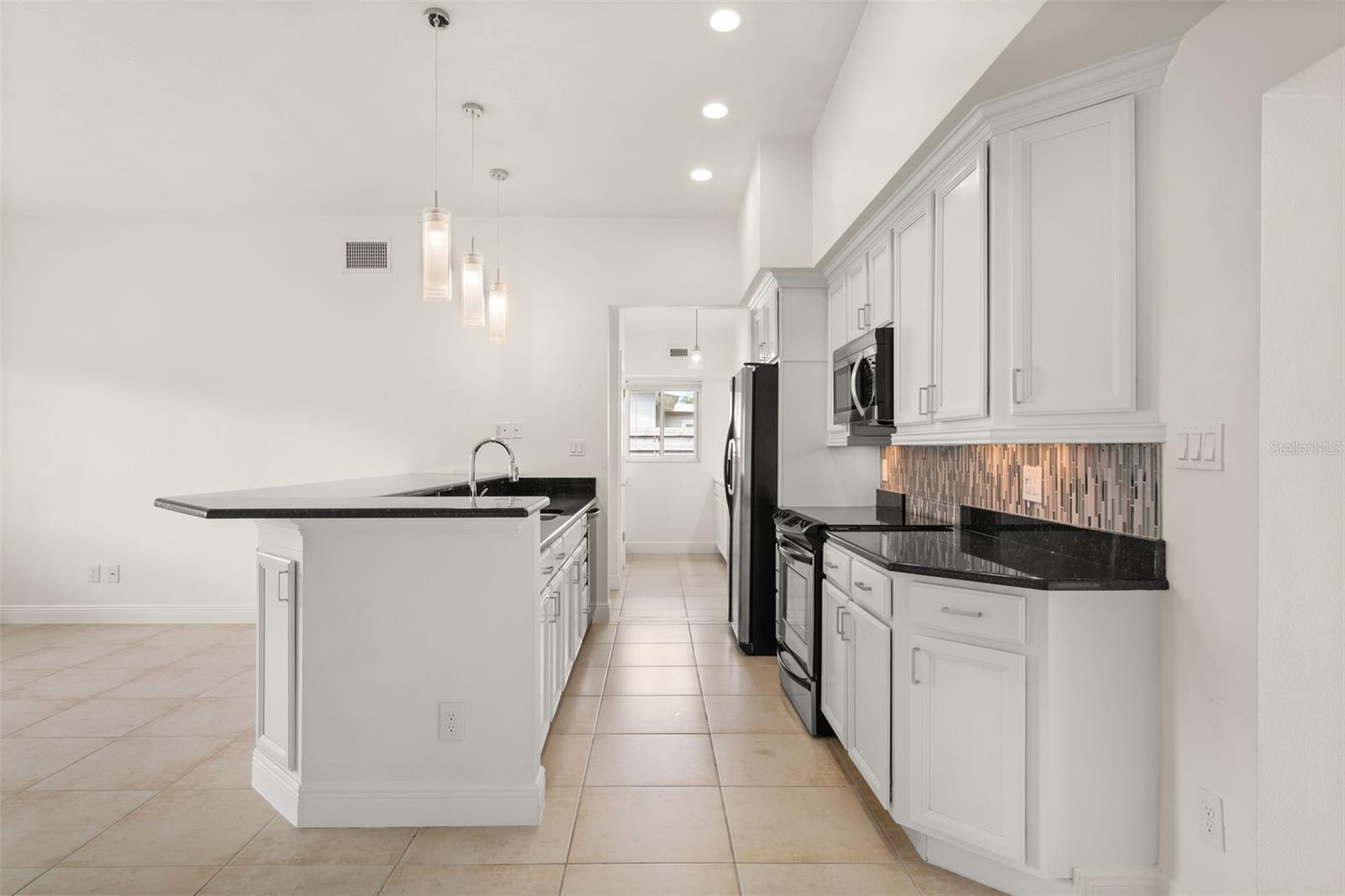 SOUTH GATE MANOR - Residential