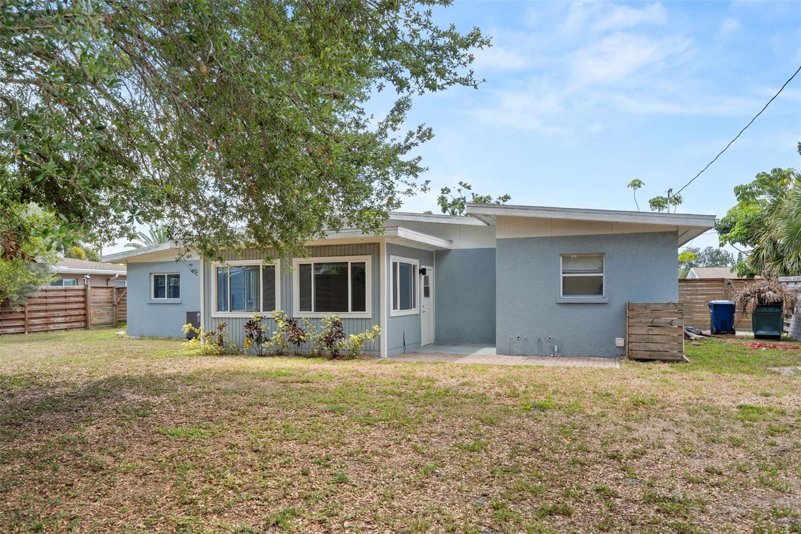 SOUTH GATE MANOR - Residential