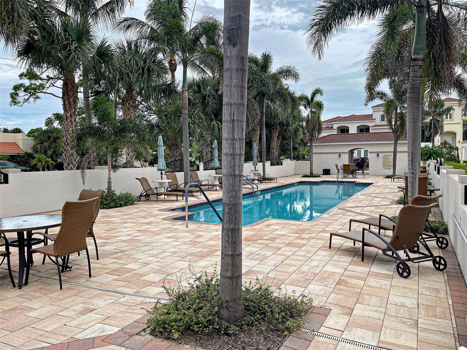 ISLAND COURT VENICE - Residential