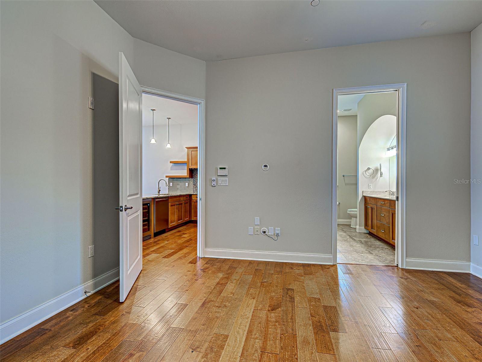 ISLAND COURT VENICE - Residential