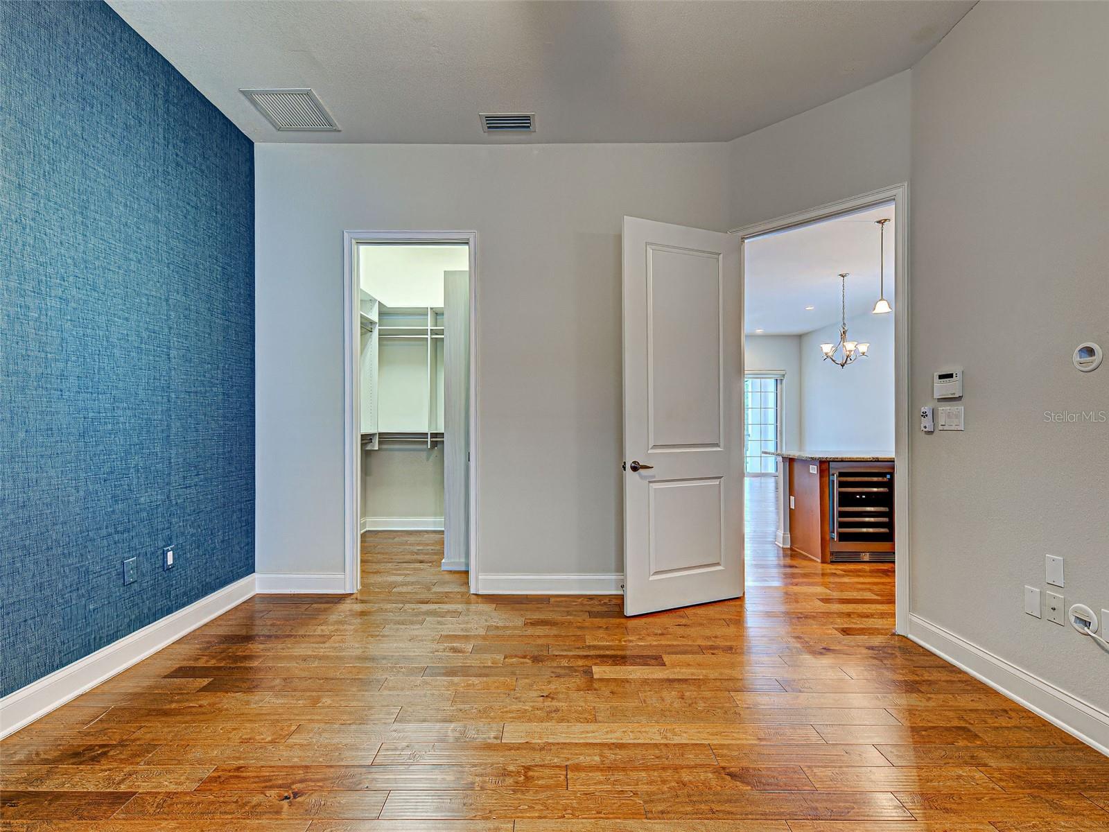 ISLAND COURT VENICE - Residential