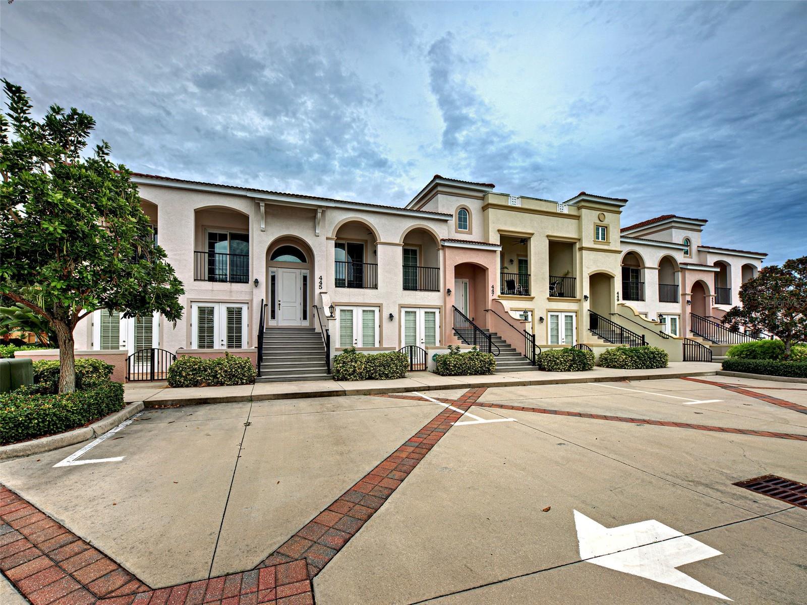 ISLAND COURT VENICE - Residential
