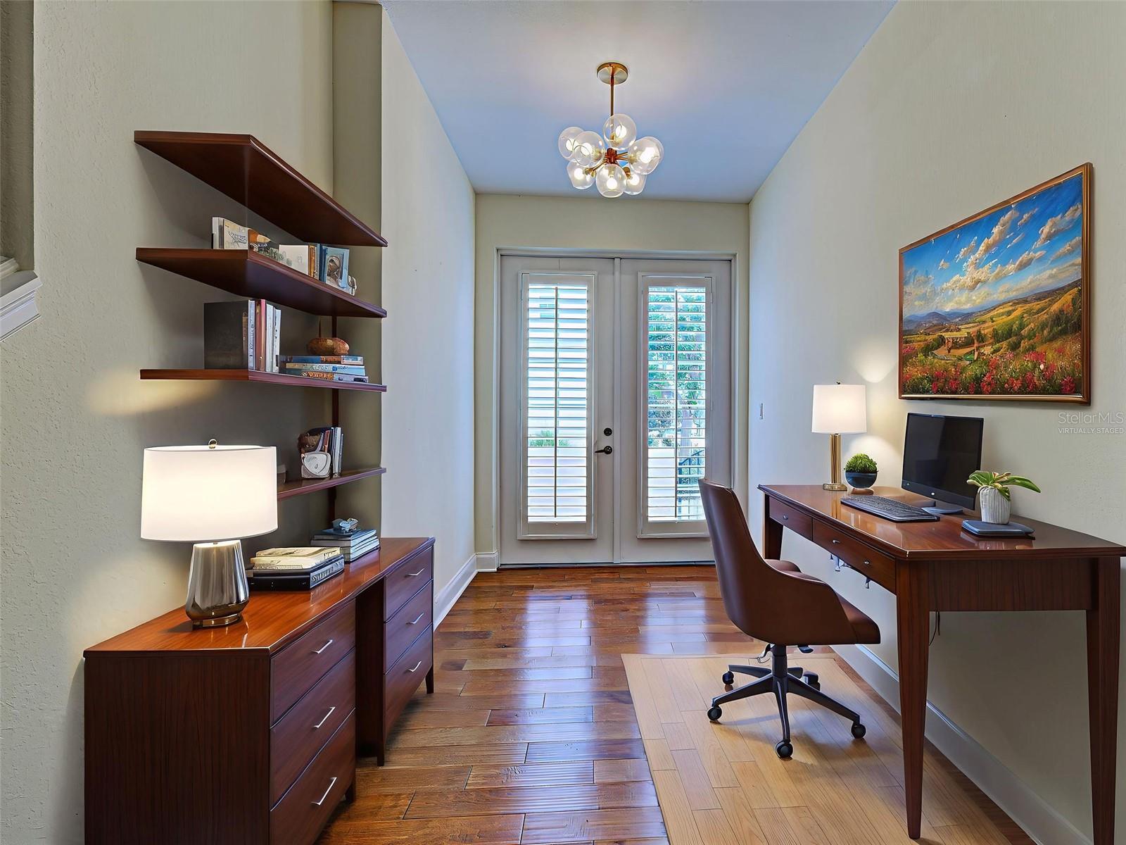 ISLAND COURT VENICE - Residential