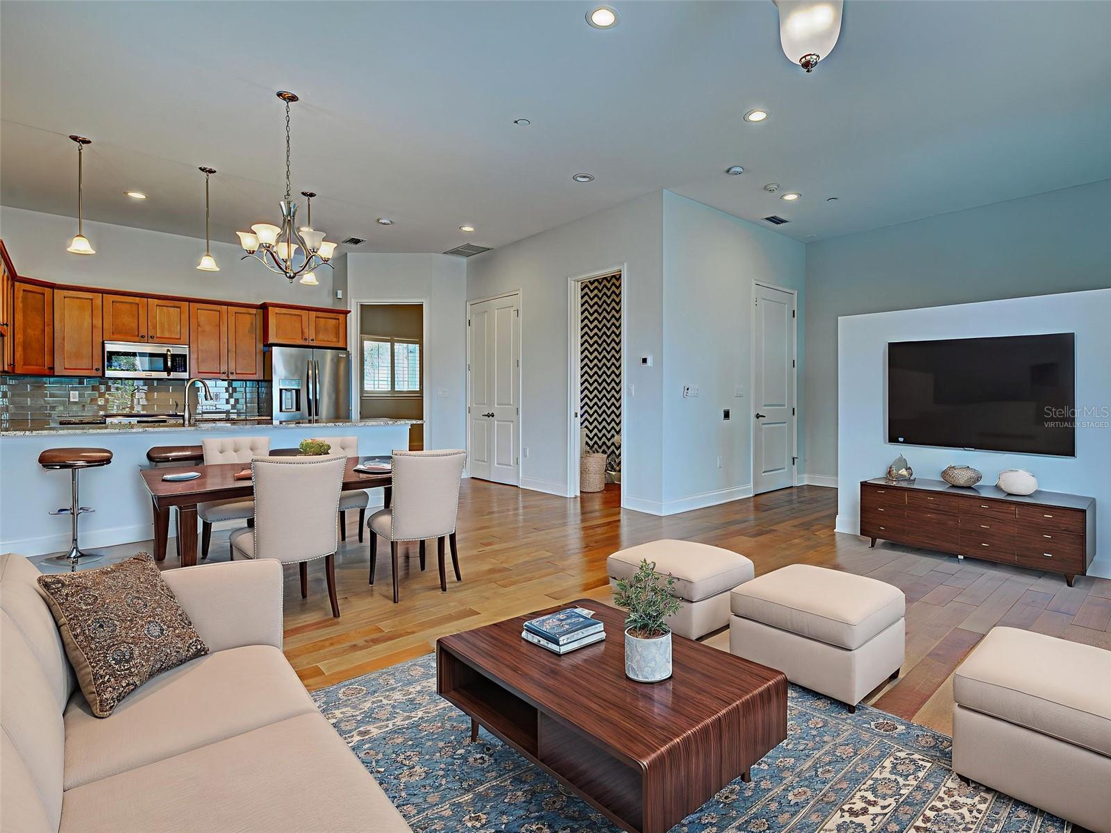 ISLAND COURT VENICE - Residential