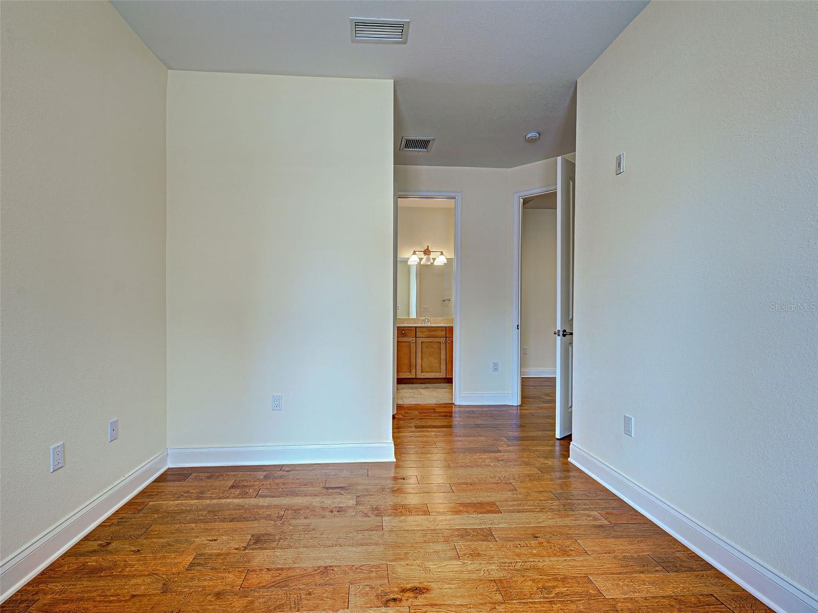 ISLAND COURT VENICE - Residential