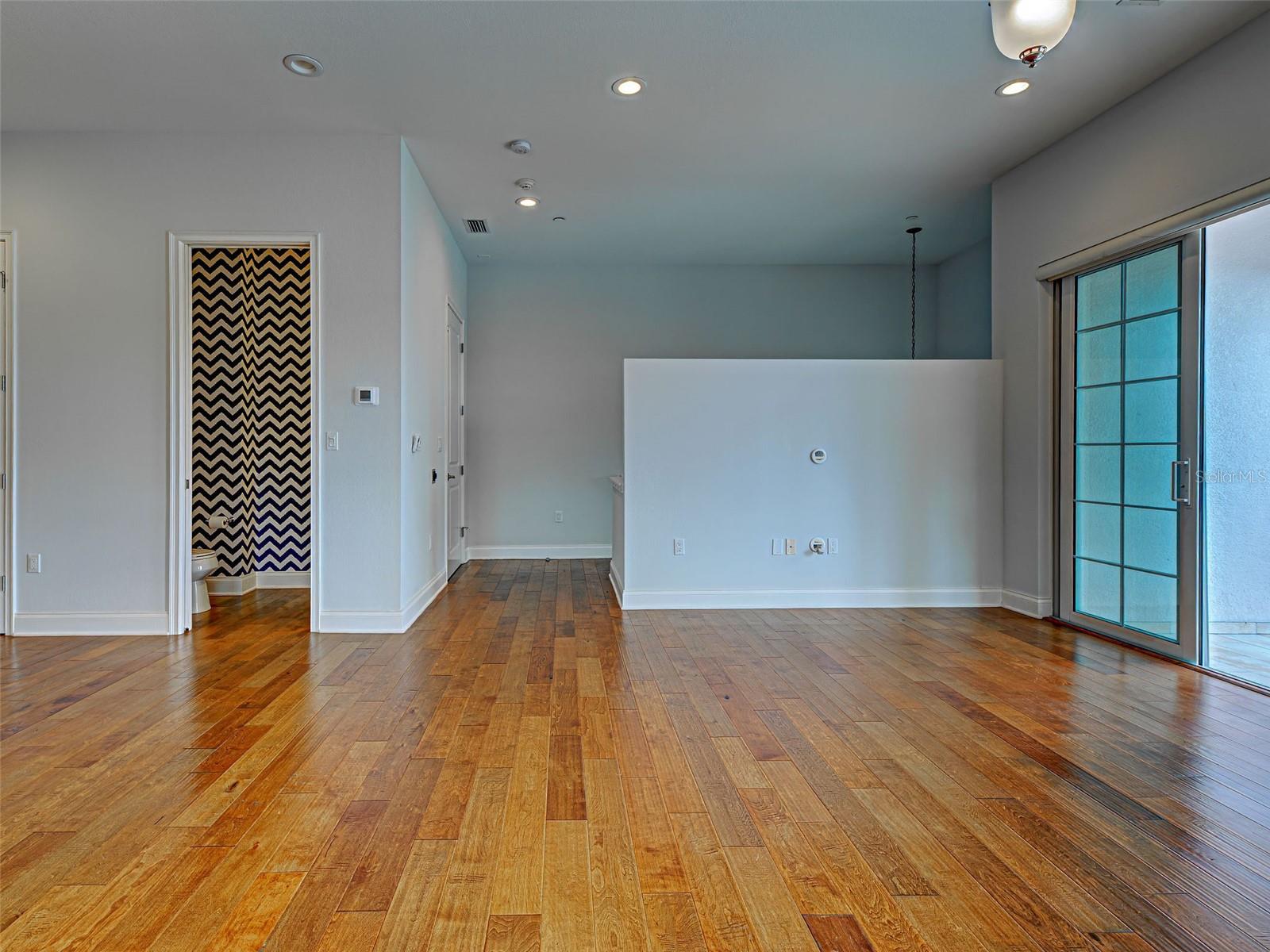 ISLAND COURT VENICE - Residential