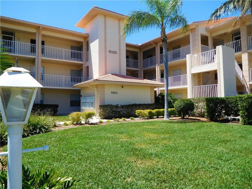 AVAILABLE OFF-SEASON ONLY -  SEPTEMBER, OCTOBER, NOVEMBER ARE THE BEST - Great Florida vibe in this nicely decorated ful glassed ground floor condo on the lake with screened lanai with fabulous view of the lake. Condo is nicely furnished, with tile in main living area, and because it is a corner unit there are lots of windows allowing for a bright and cheerful interior.  Flat screen TVs, internet access, everything you would need for a few months in the sun.  The condo is close to a heated pool and tennis courts.  Golf membership transfers for a fee payable to the clubhouse. Stoneybrook Golf and Country Club is a gated community and offers a well-maintained par 72 - 18 hole golf course designed by Arthur Hills. The Har-Tru lighted tennis courts have also been recently redone. The clubhouse features casual and fine dining and has a whole new look.  Other amenities include a fitness room, a large heated pool, a library, bocci ball courts, pickle ball and walking trails.  The access to the Legacy walking and biking trail is less than 1/4 mile from the entrance and the sugar sandy beaches of Siesta Key are less than a 15 minute drive.  Sarasota is also home to a vast variety of culturally enriching activities and Museums.  Call to book your stay today.
