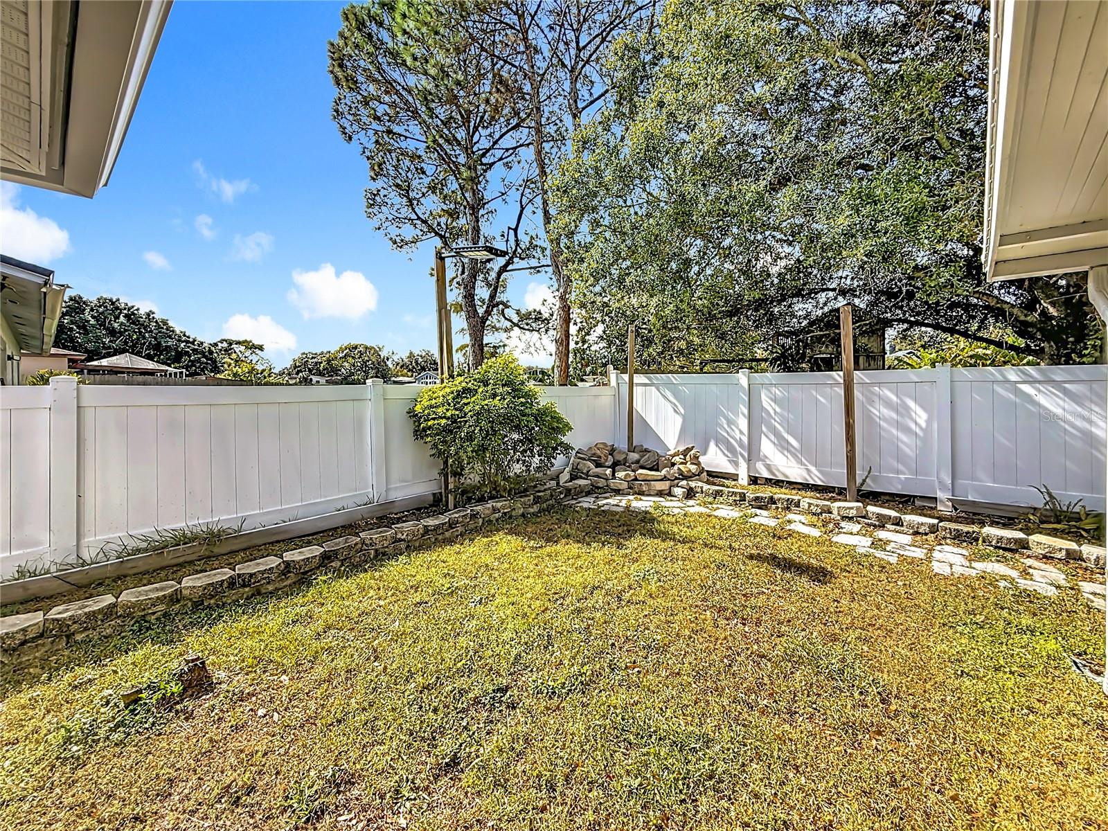 AUTUMN RUN - Residential