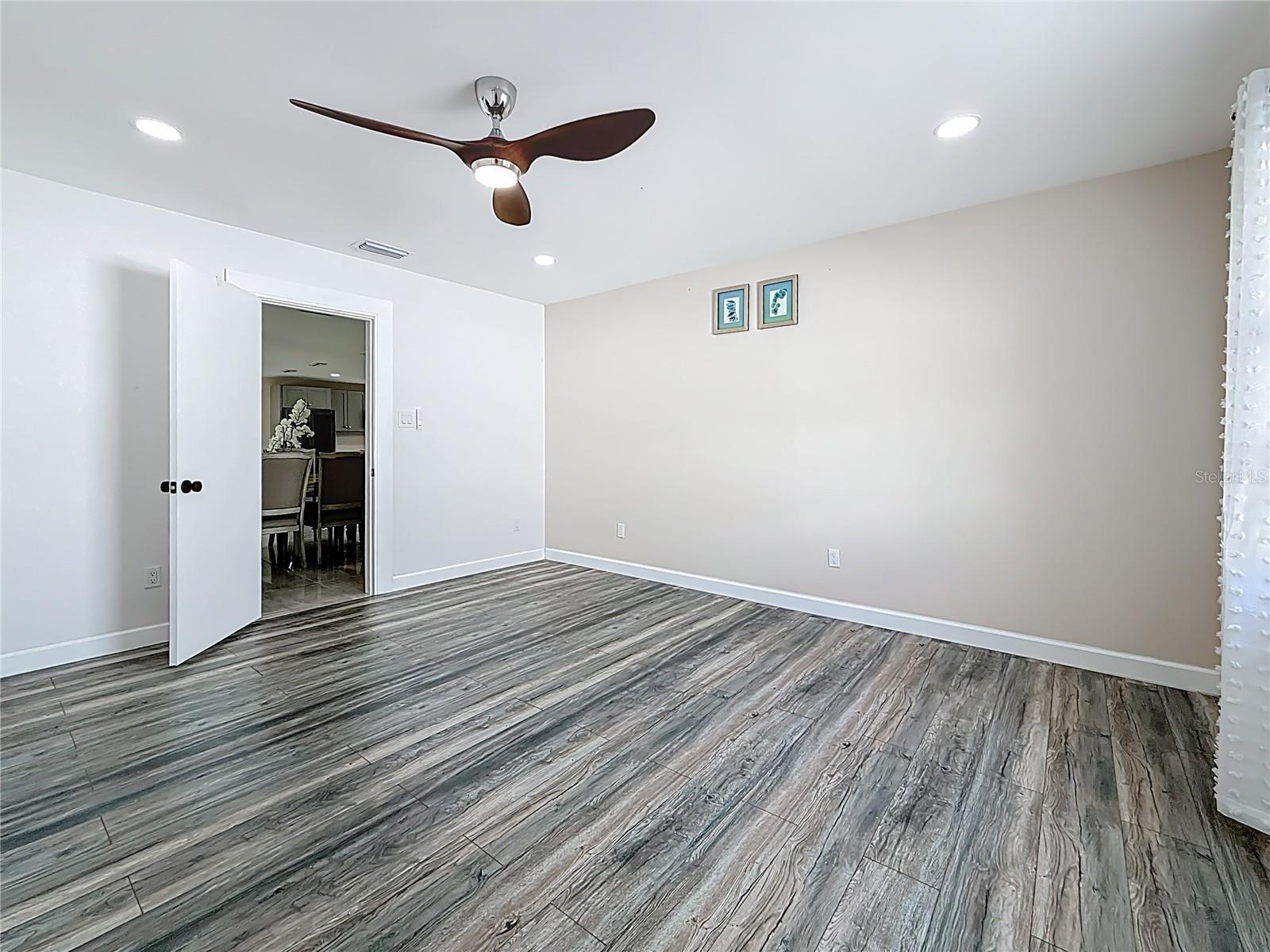 AUTUMN RUN - Residential