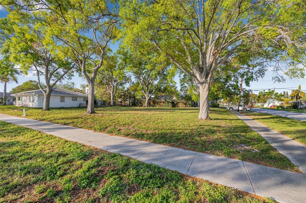 Photo of 604 Channel Drive, Tampa, FL 33606 (MLS # TB8465971)