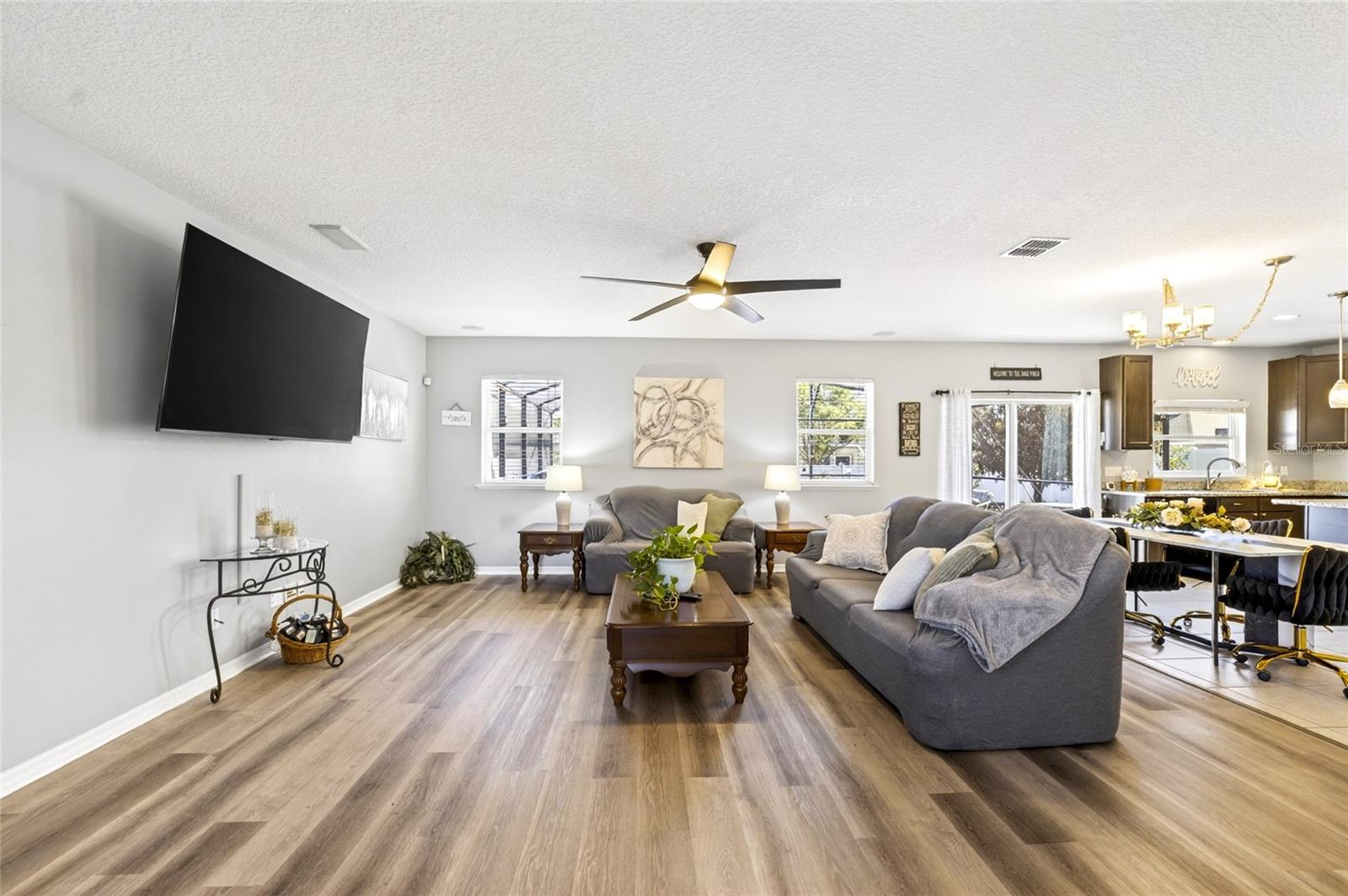 KNIGHT LAKE ESTATES - Residential