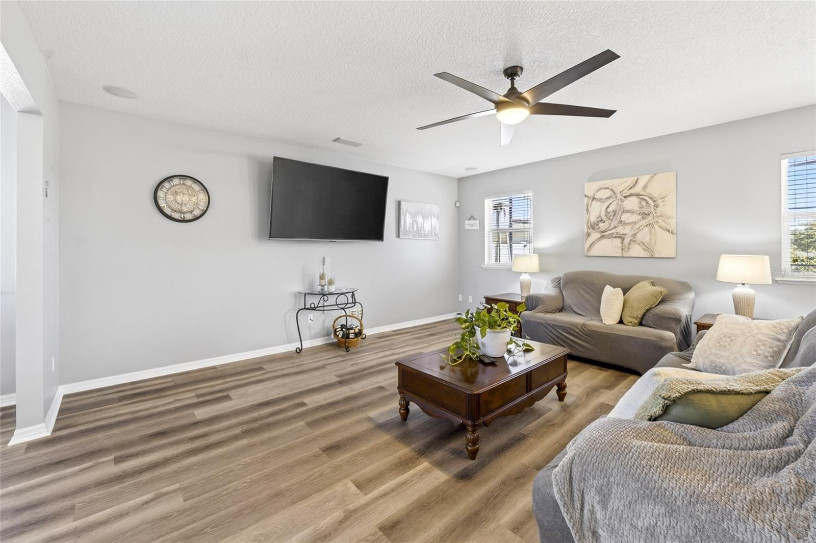 KNIGHT LAKE ESTATES - Residential
