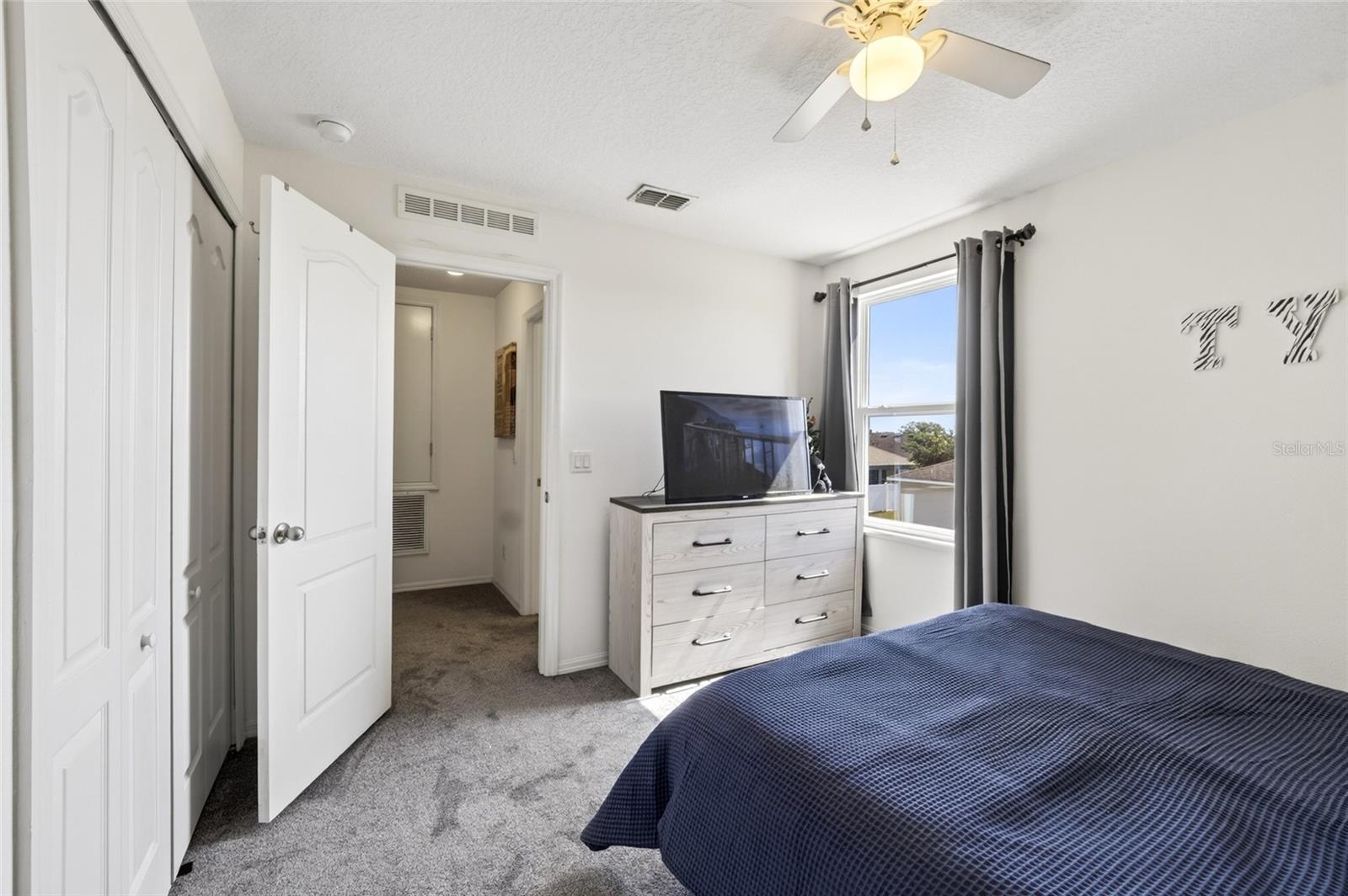 KNIGHT LAKE ESTATES - Residential