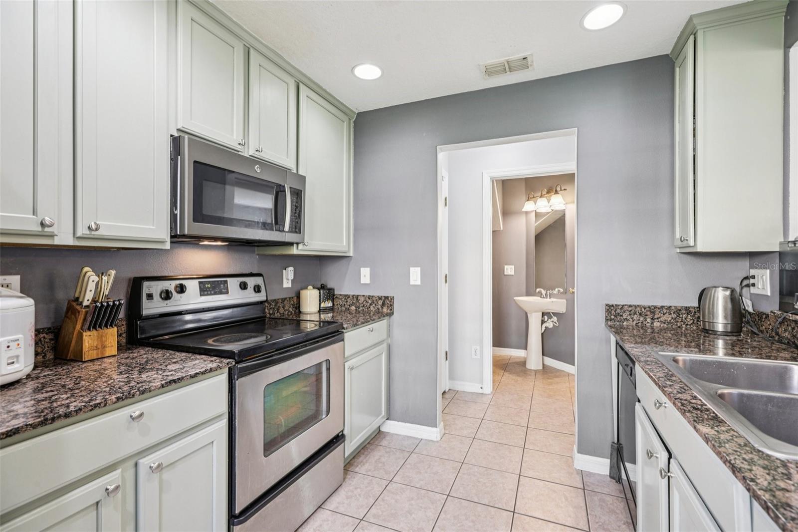 COBBLESTONE LANDING TWNHMS CONDO - Residential