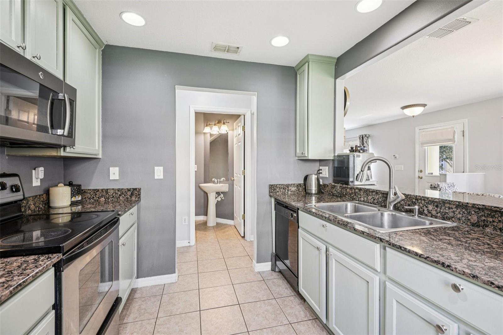 COBBLESTONE LANDING TWNHMS CONDO - Residential