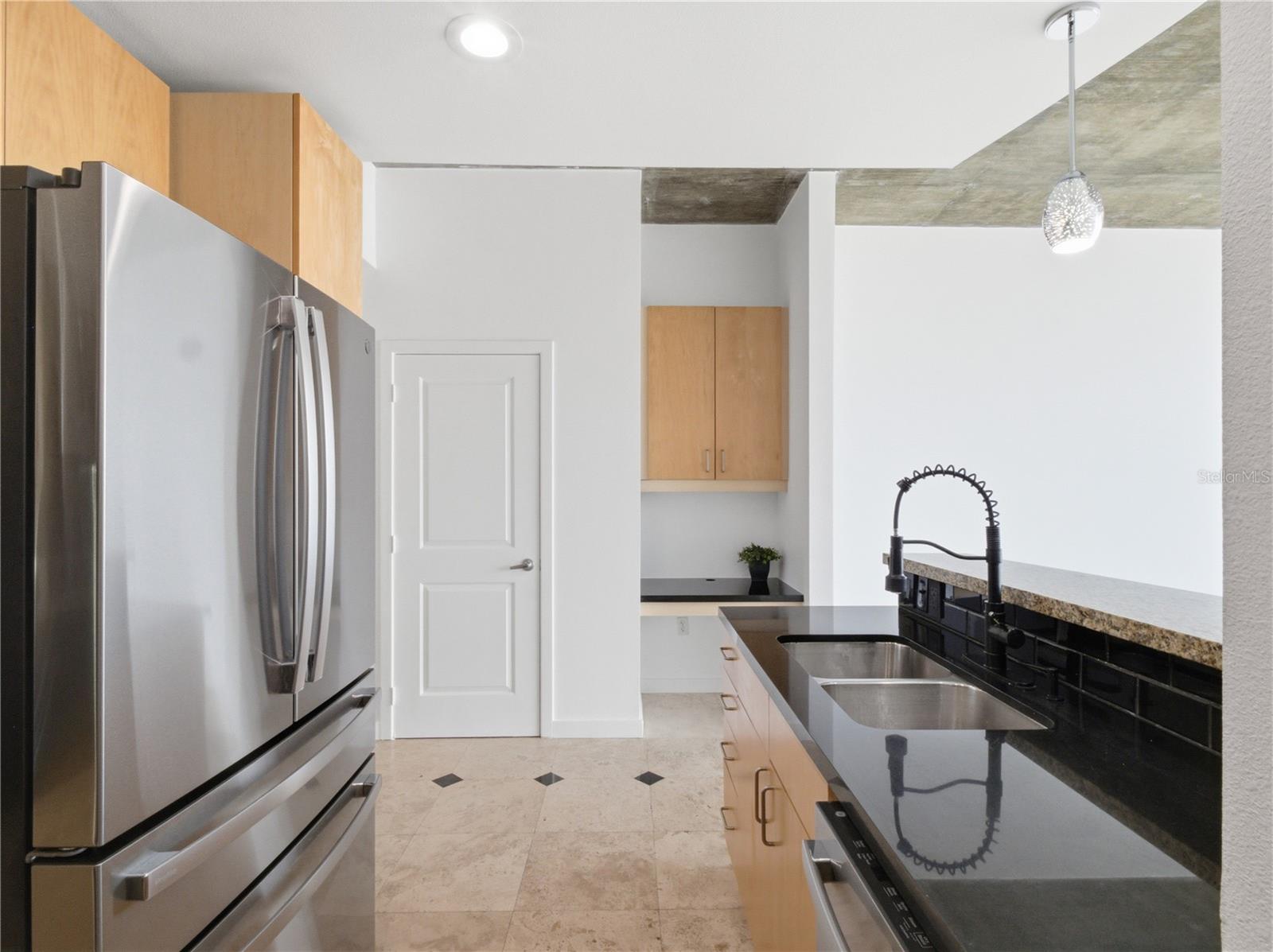 SOLAIRE/PLAZA CONDO - Residential